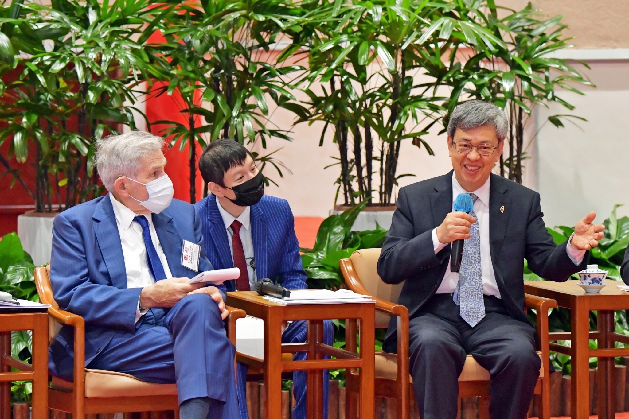 Premier Chen Chien-jen and Paul Wolfowitz
